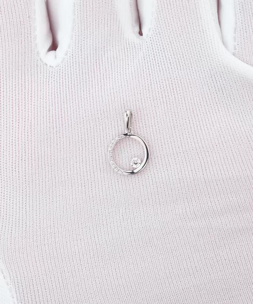 White gold pendant with diamonds