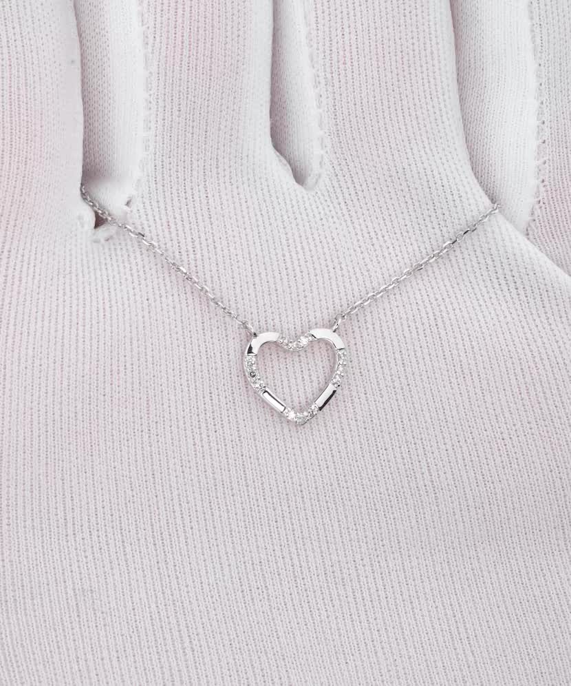 White gold chain with diamond pendant "heart"