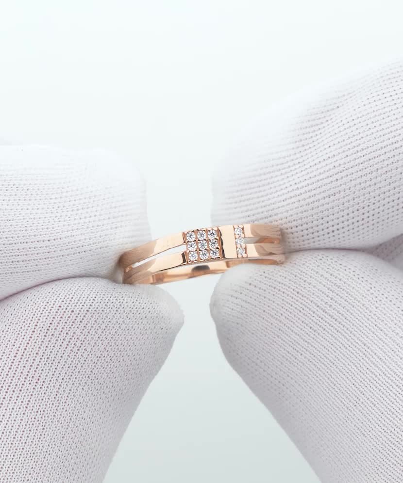 Kultasormus zirkoneilla