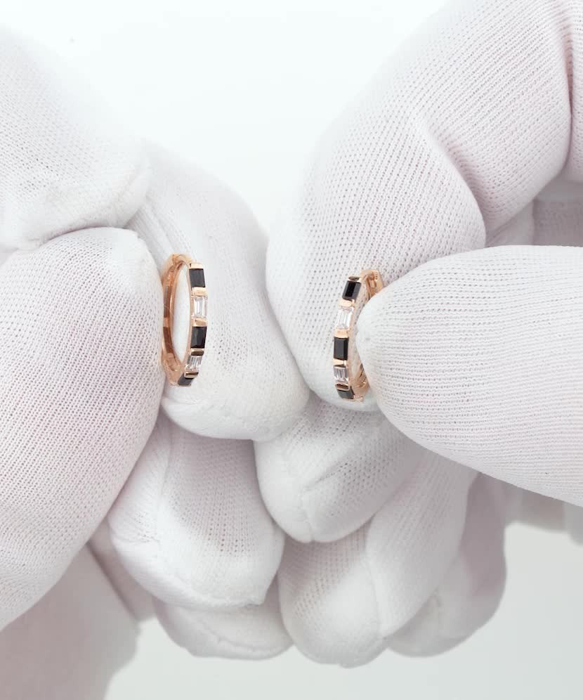 Gold earrings with zircons