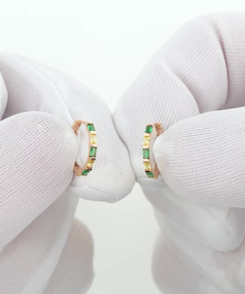 Gold earrings with zircons