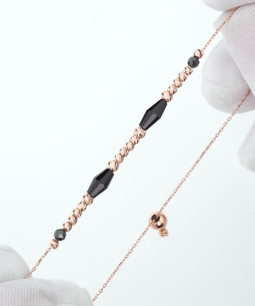 Gold bracelet with onyx