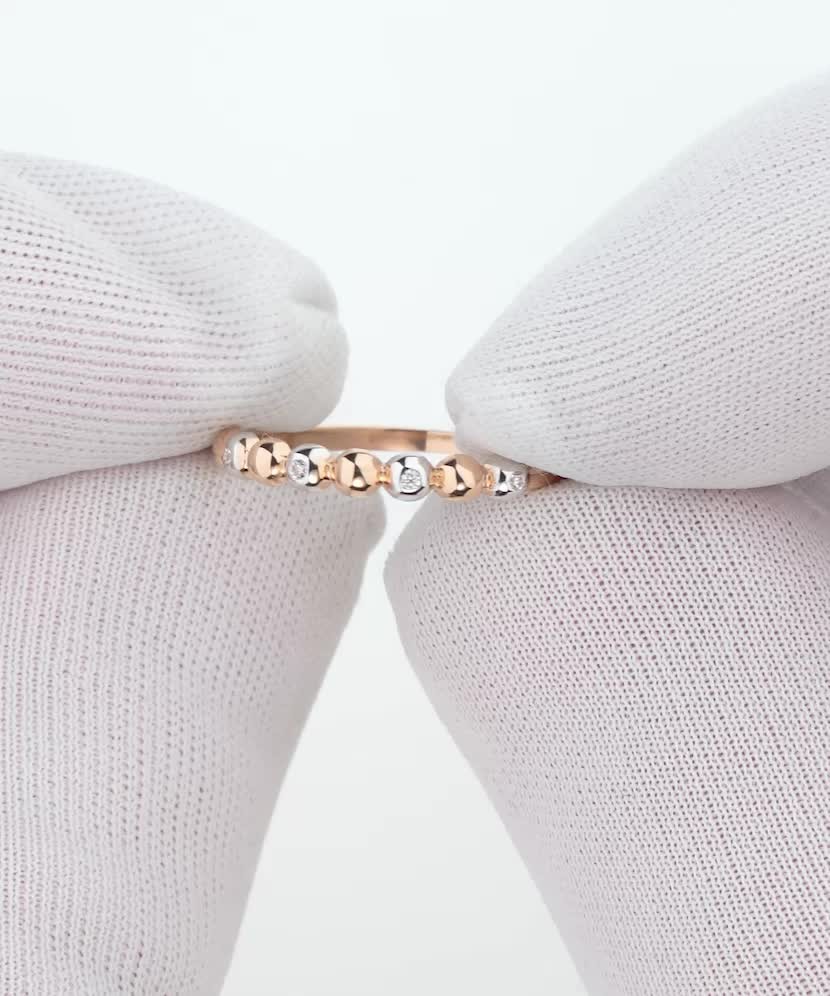 Kultasormus zirkoneilla