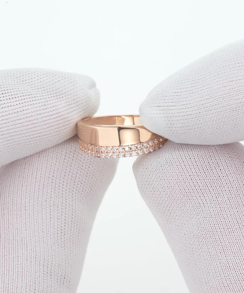 Gold ring with zircons