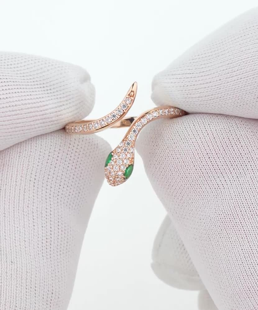 Gold ring with zircons