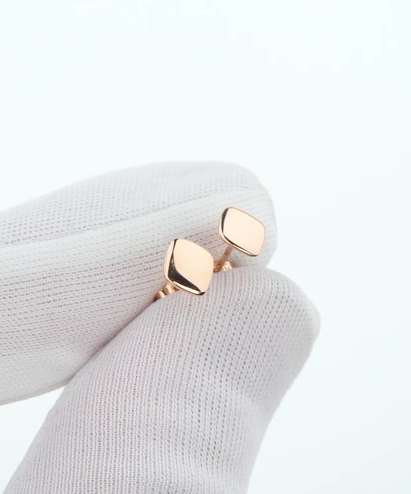 Kultaiset korvakorut