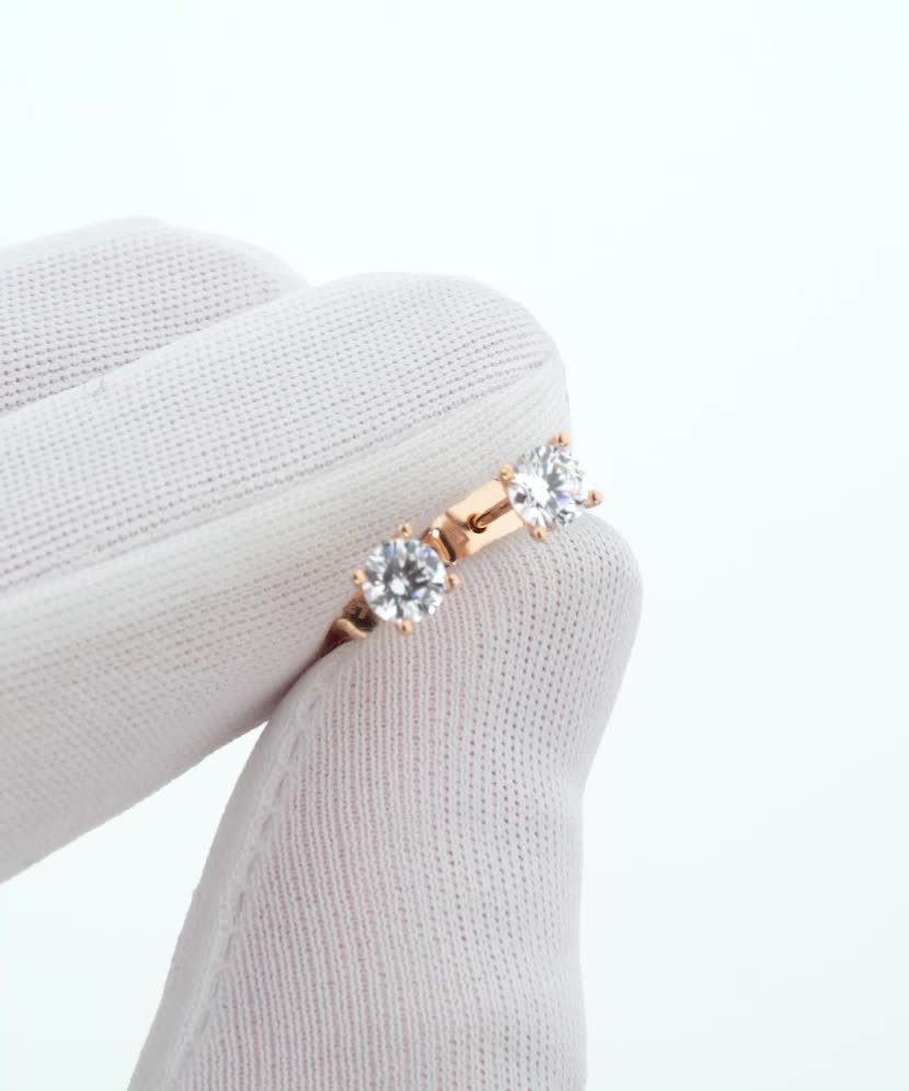 Gold earrings with zircons