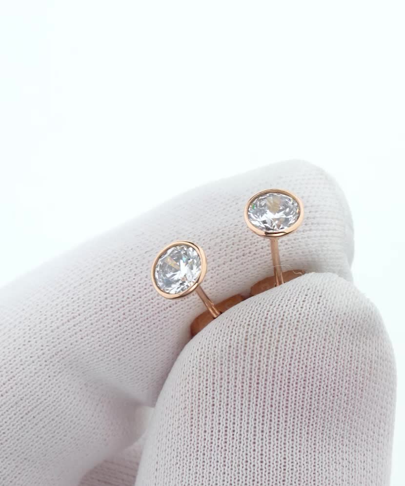 Gold earrings with zircons