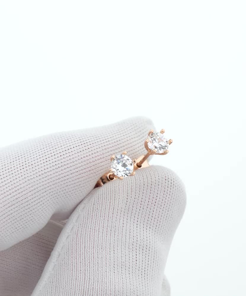 Gold earrings with zircons