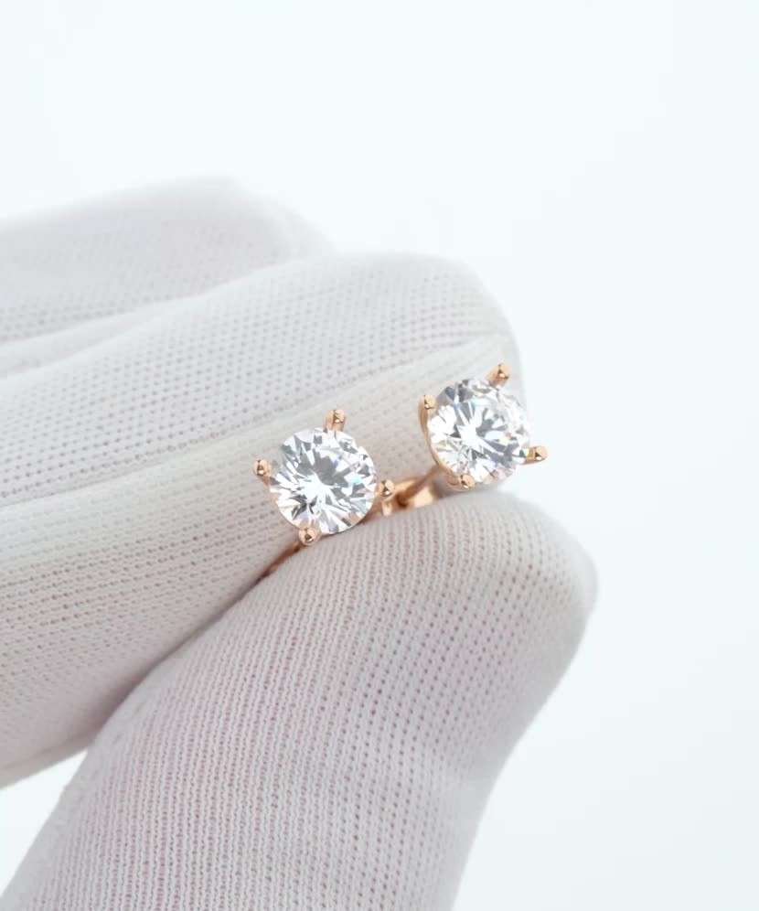 Gold earrings with zircons