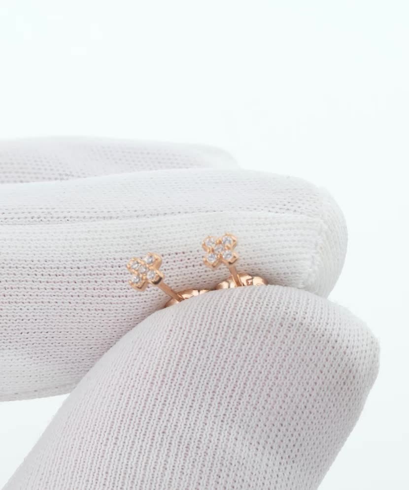 Kultaiset korvakorut zirkoneilla