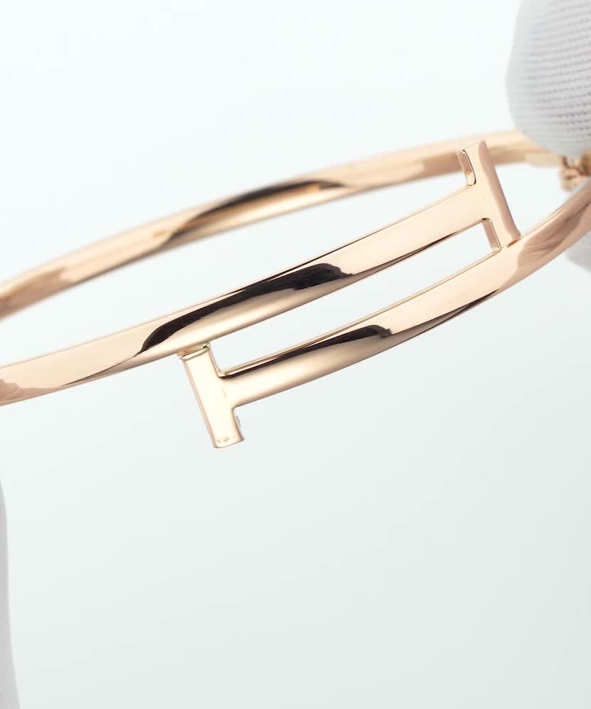 Kultainen kiinteä rannekoru