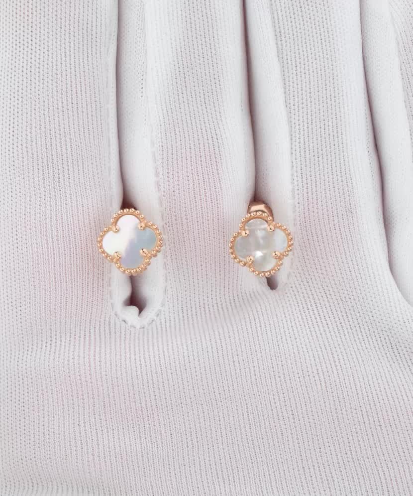 Gold earrings with mother of pearl
