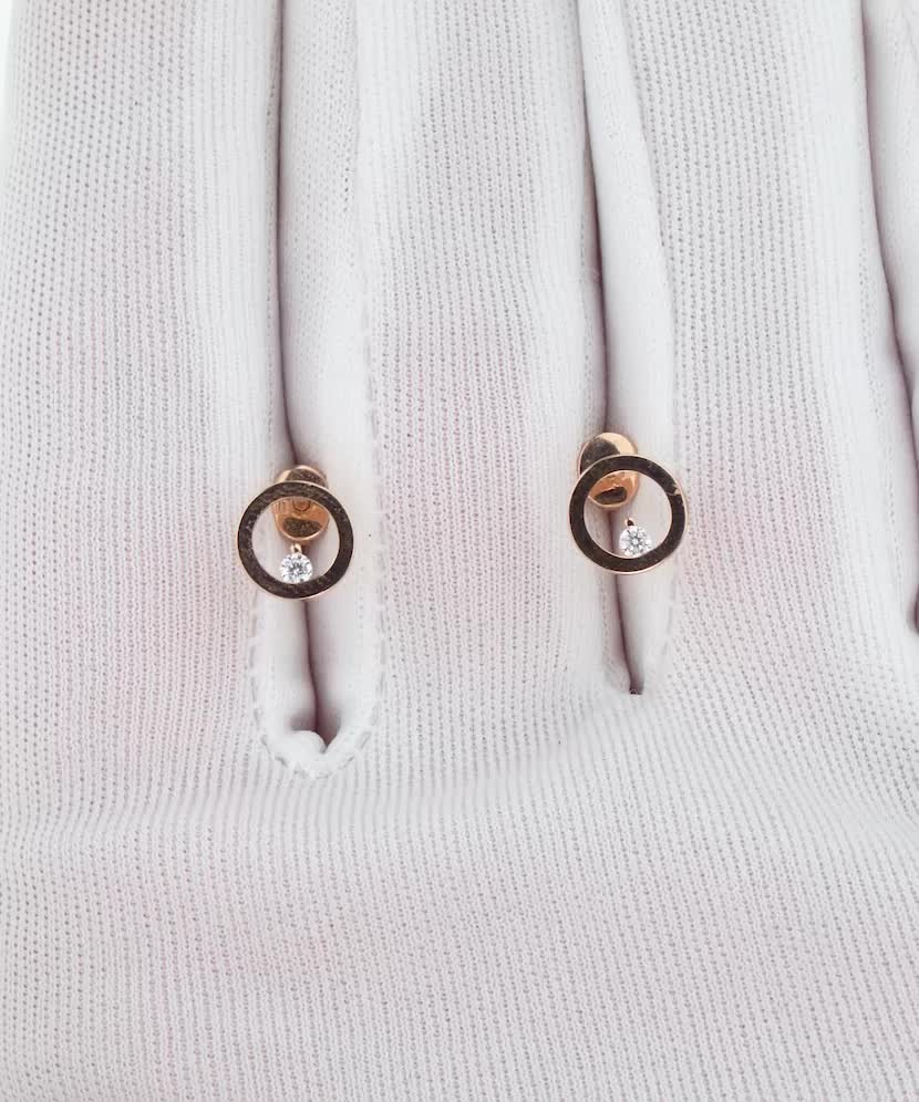 Gold earrings with zircons