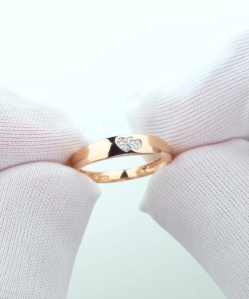 Gold ring with diamonds