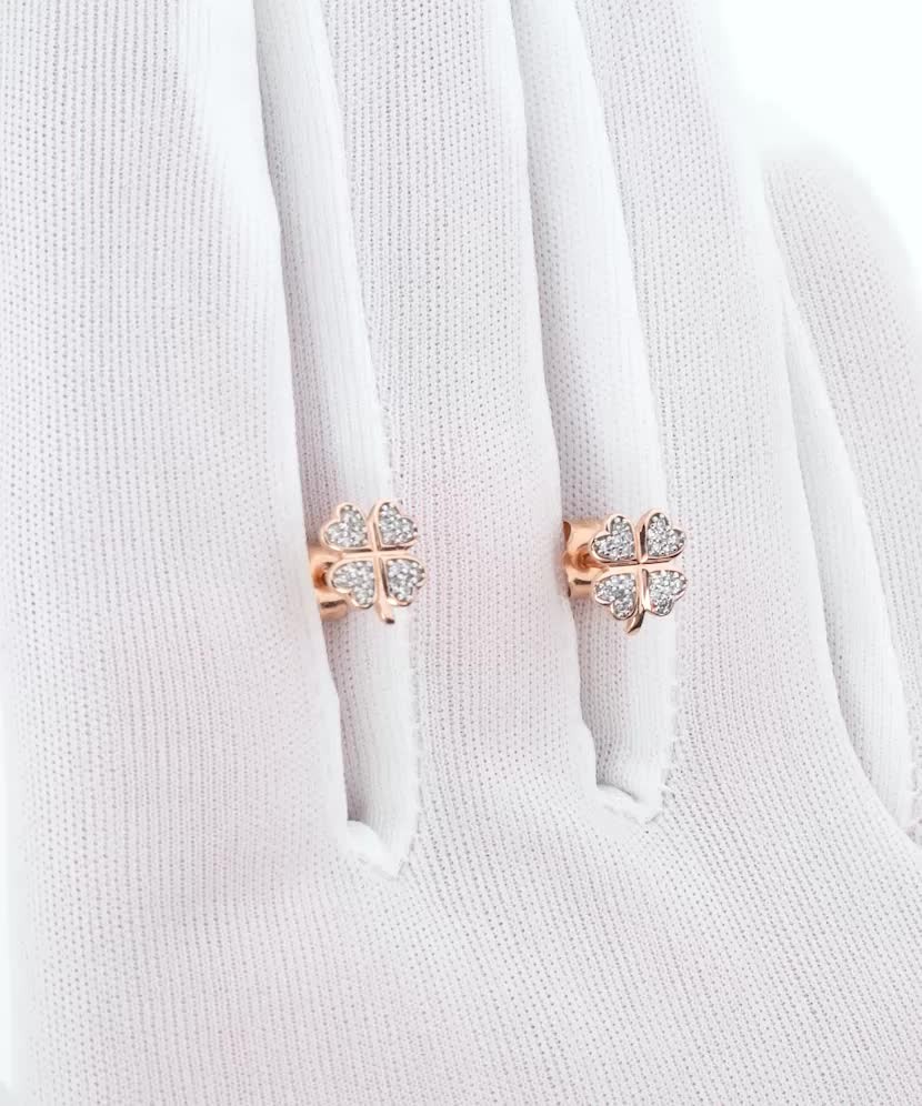 Gold earrings with diamonds