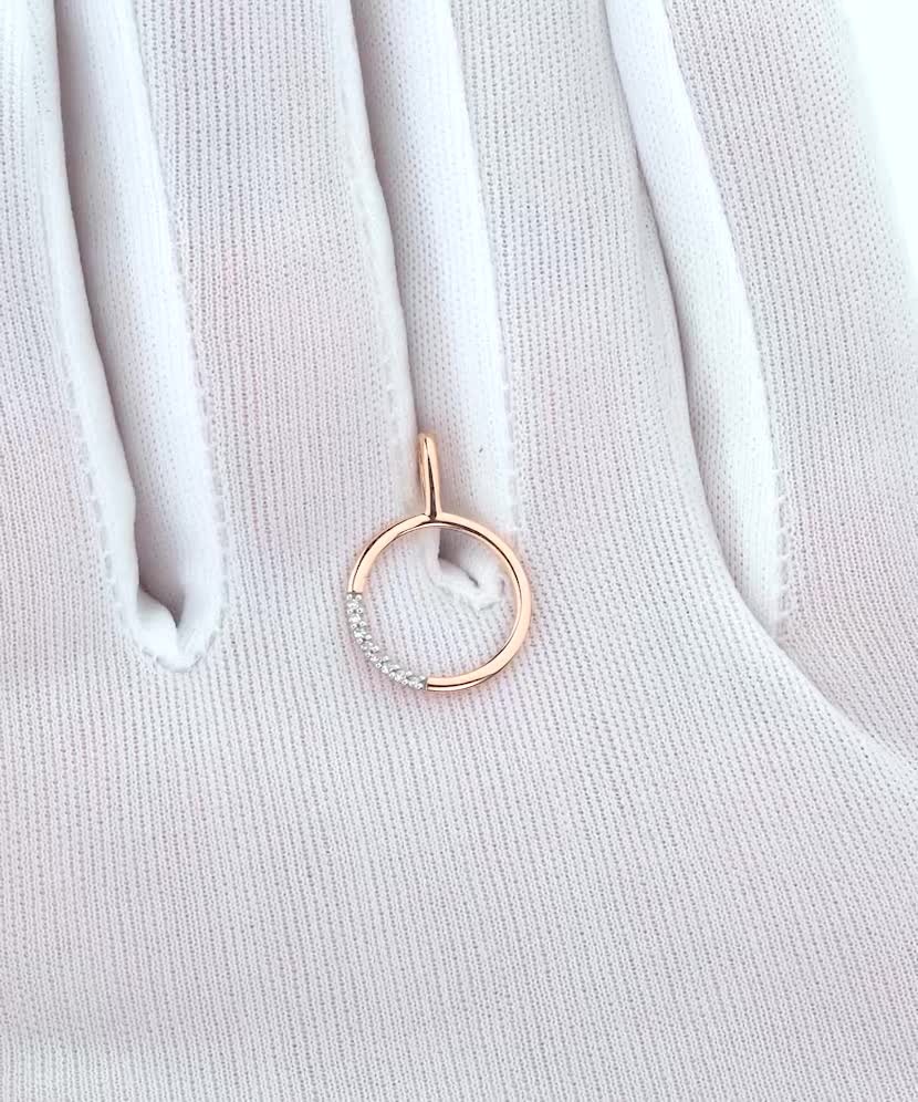 Gold pendant with diamonds