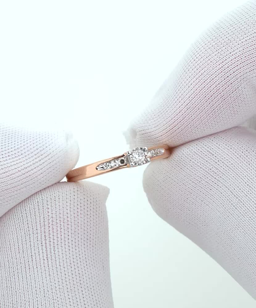 Gold ring with diamonds