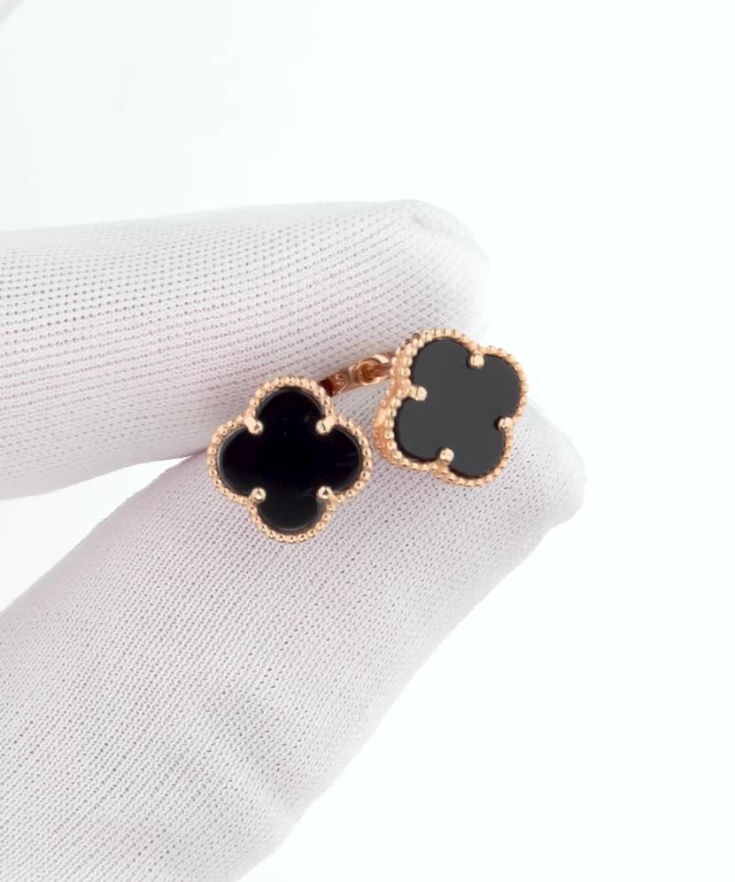 Kultainen rintakoru onyxilla 12mm