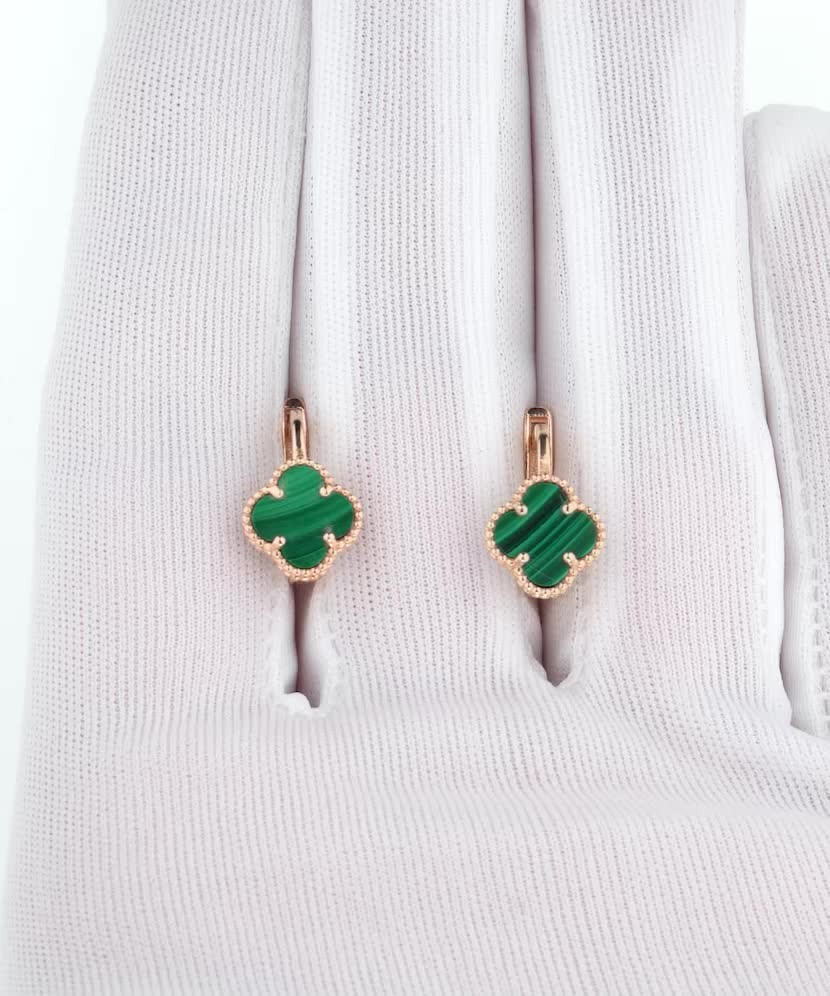 Gold earrings with enamel