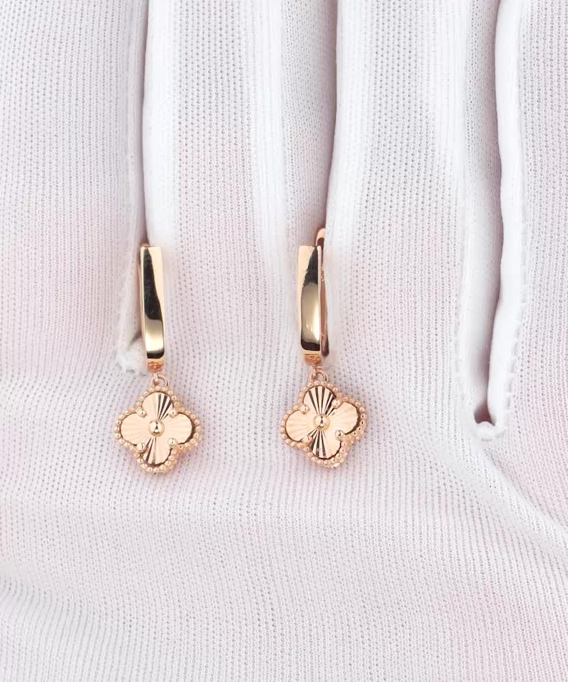 Kultaiset korvakorut