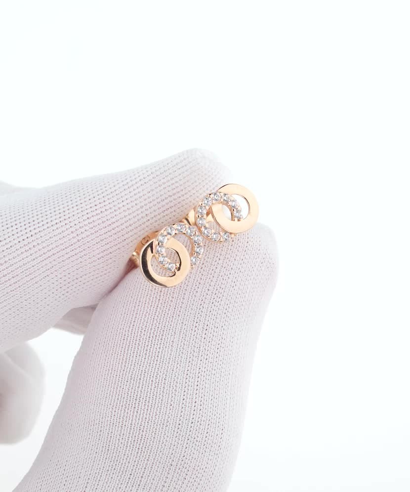 Gold earrings with zircons