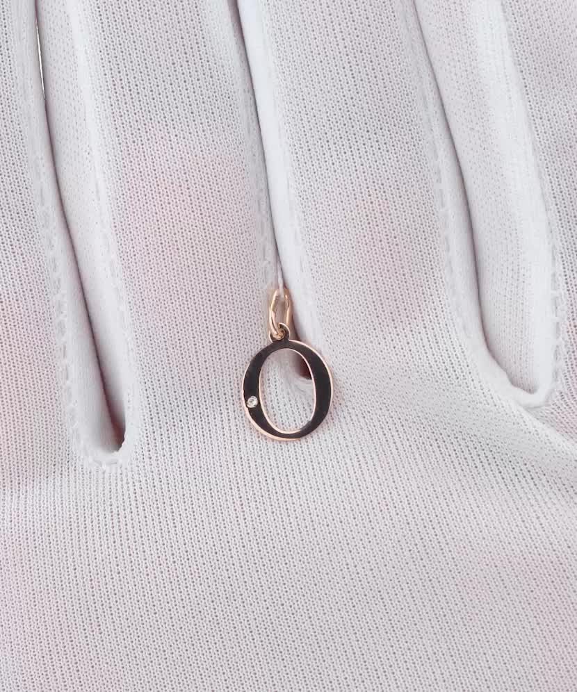 Gold pendant with diamond letter O