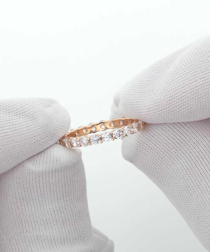 Gold ring with zircons