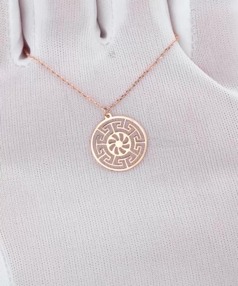 Gold chain with pendant