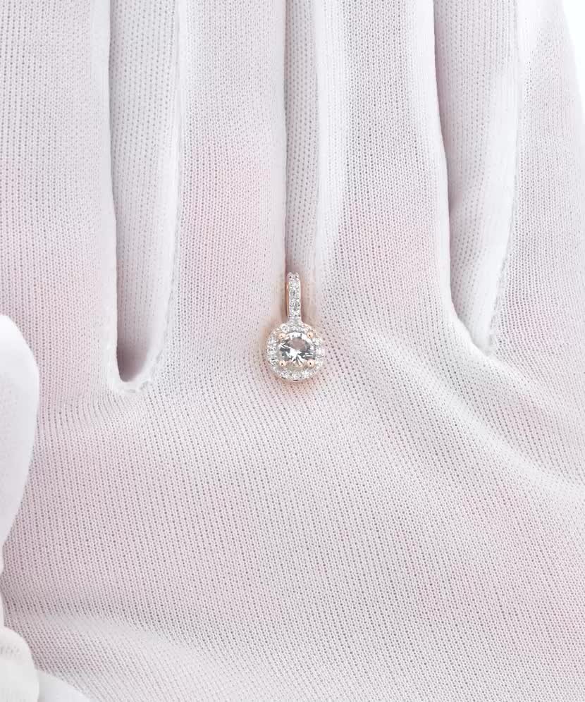 Gold pendant with diamonds and clear topaz