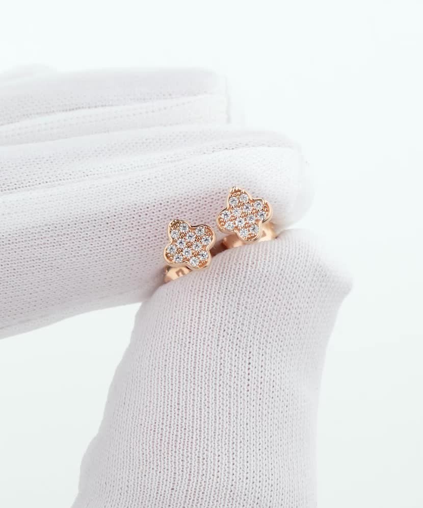 Gold earrings with zircons