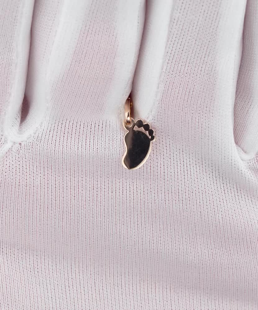 Gold pendant "foots"