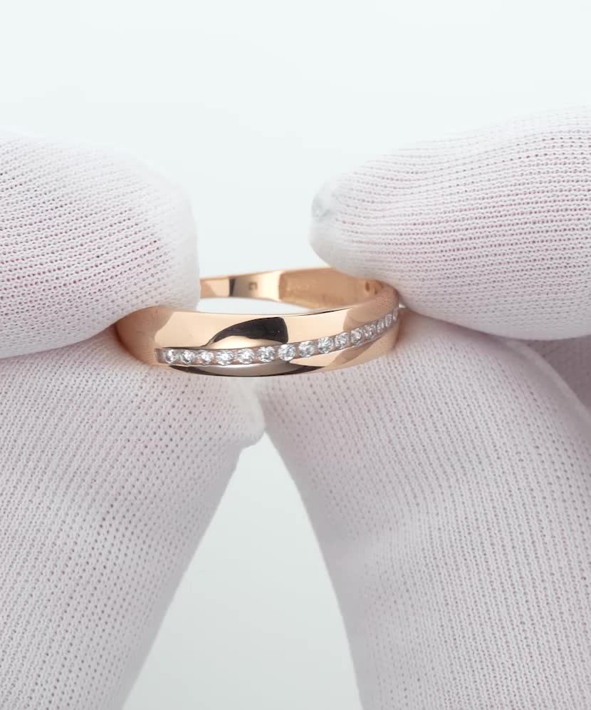 Gold ring with zircons