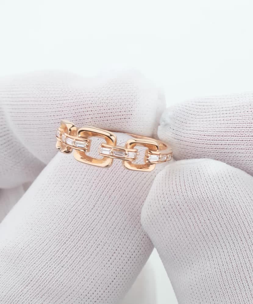 Gold ring with zircons