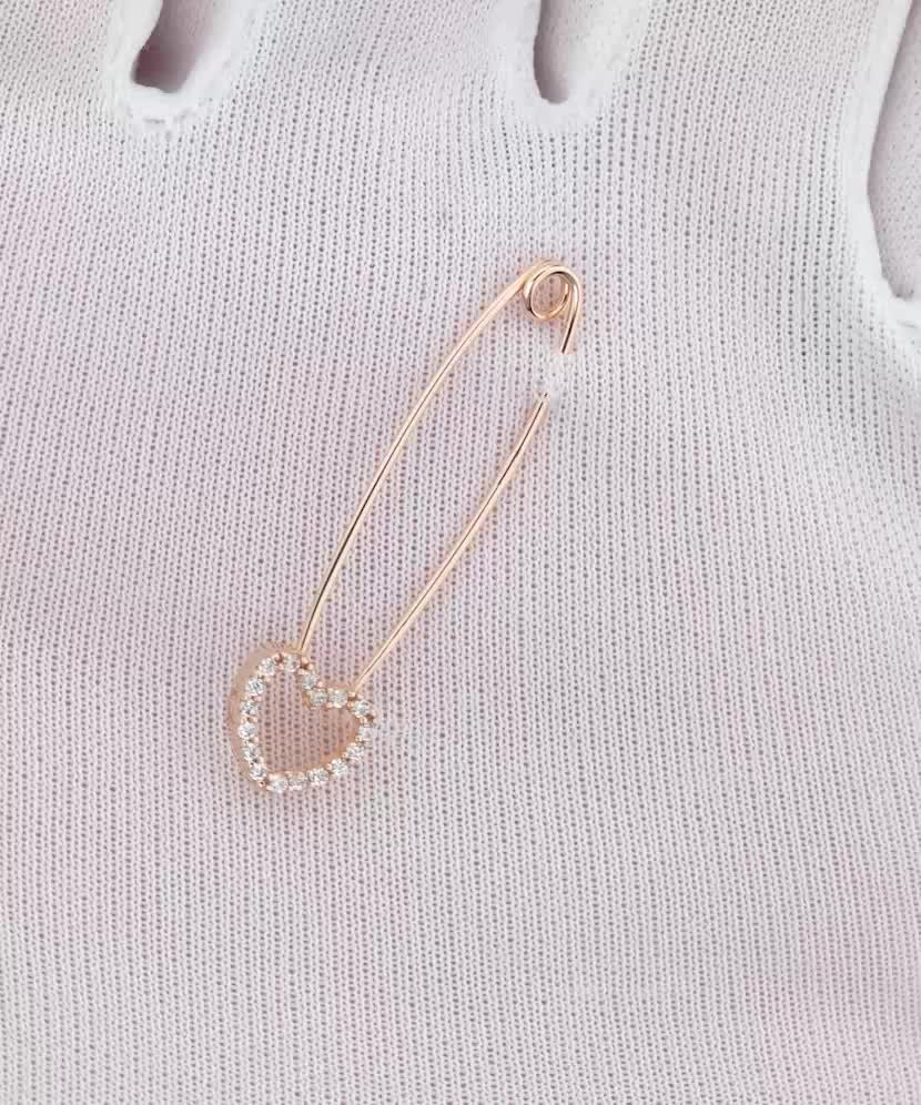 Gold brooch with zircons