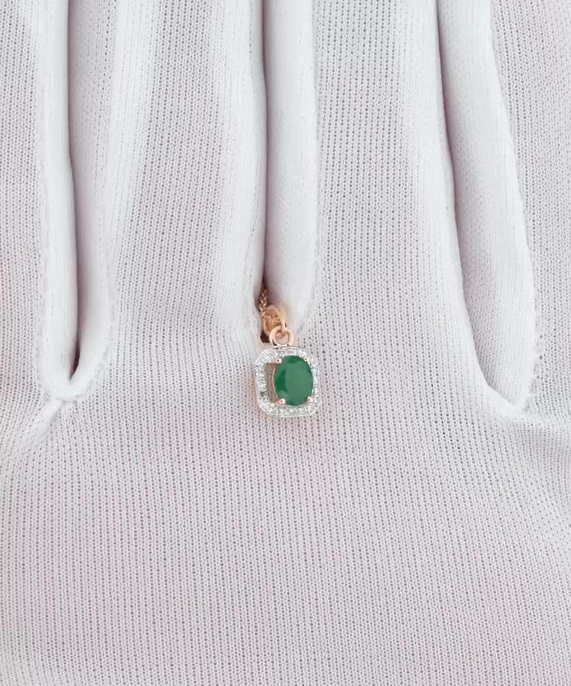 Gold pendant with emerald and diamonds