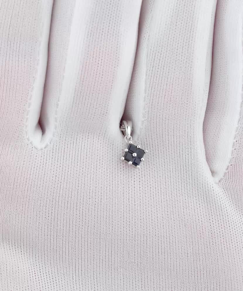 White gold pendant with sapphires