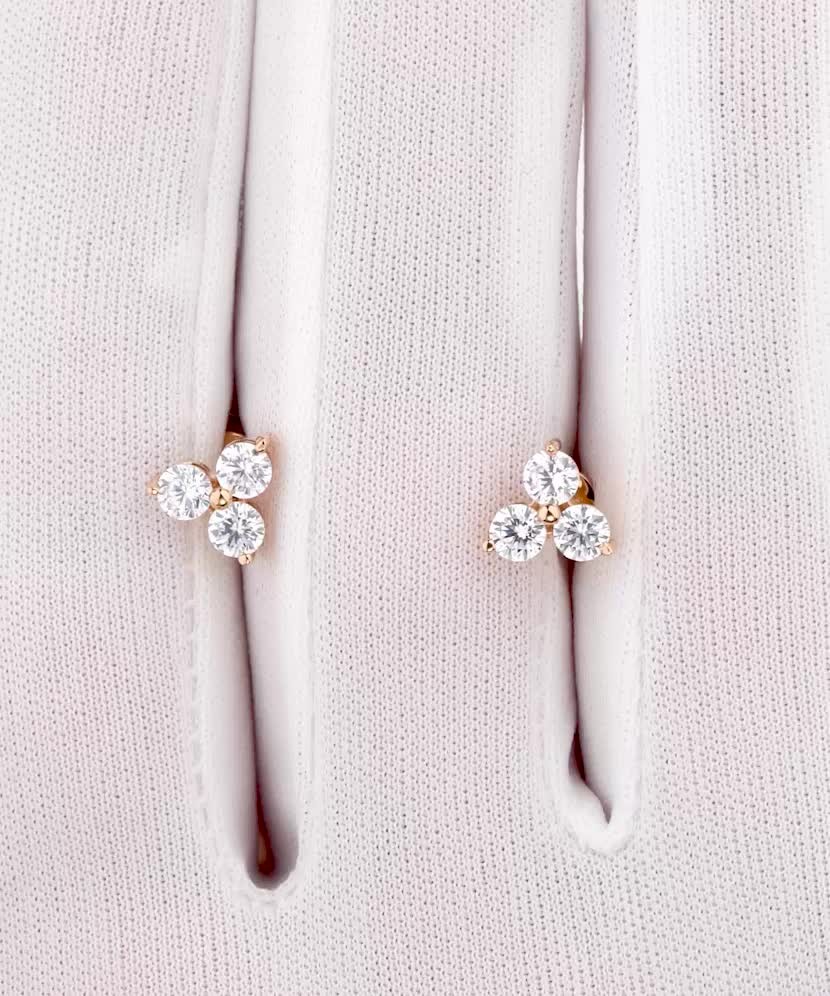 Gold earrings with zircons