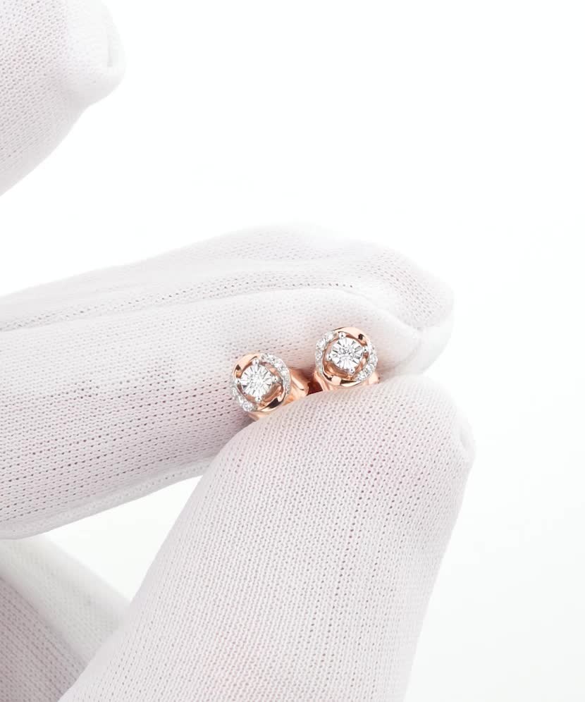 Gold earrings with diamonds