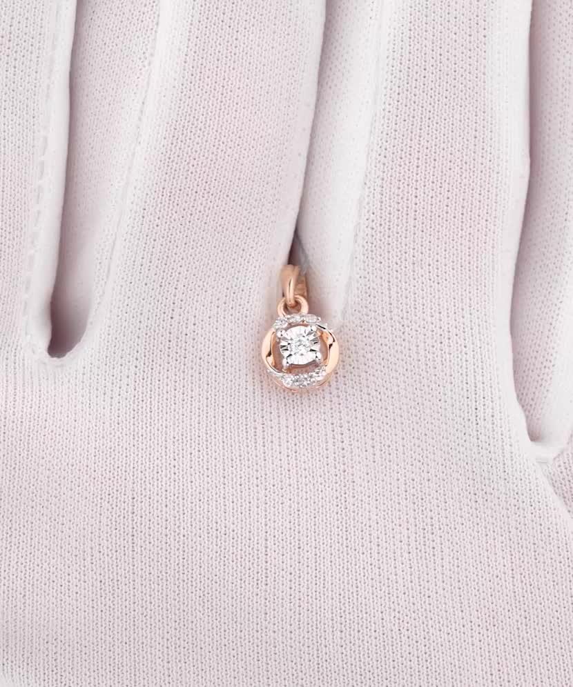 Gold pendant with diamonds