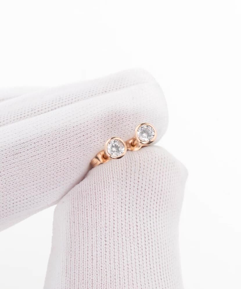 Gold earrings with zircons