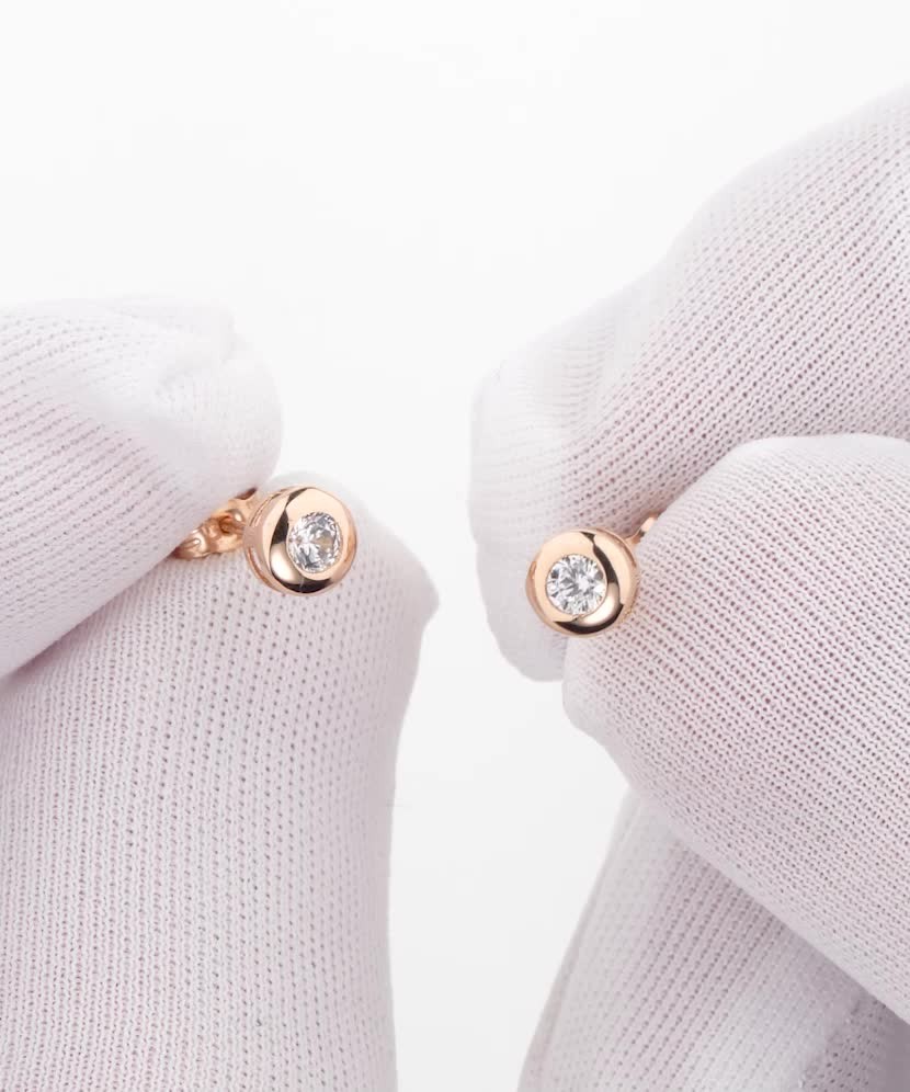 Gold earrings with zircons