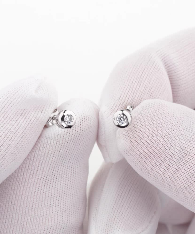 White gold earrings with zircons