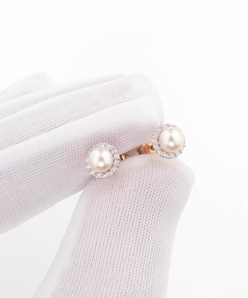 Gold earrings with pearls and zircons