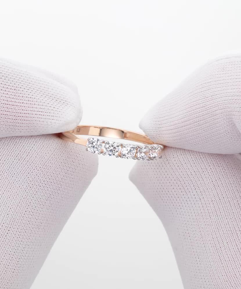 Gold ring with zircons