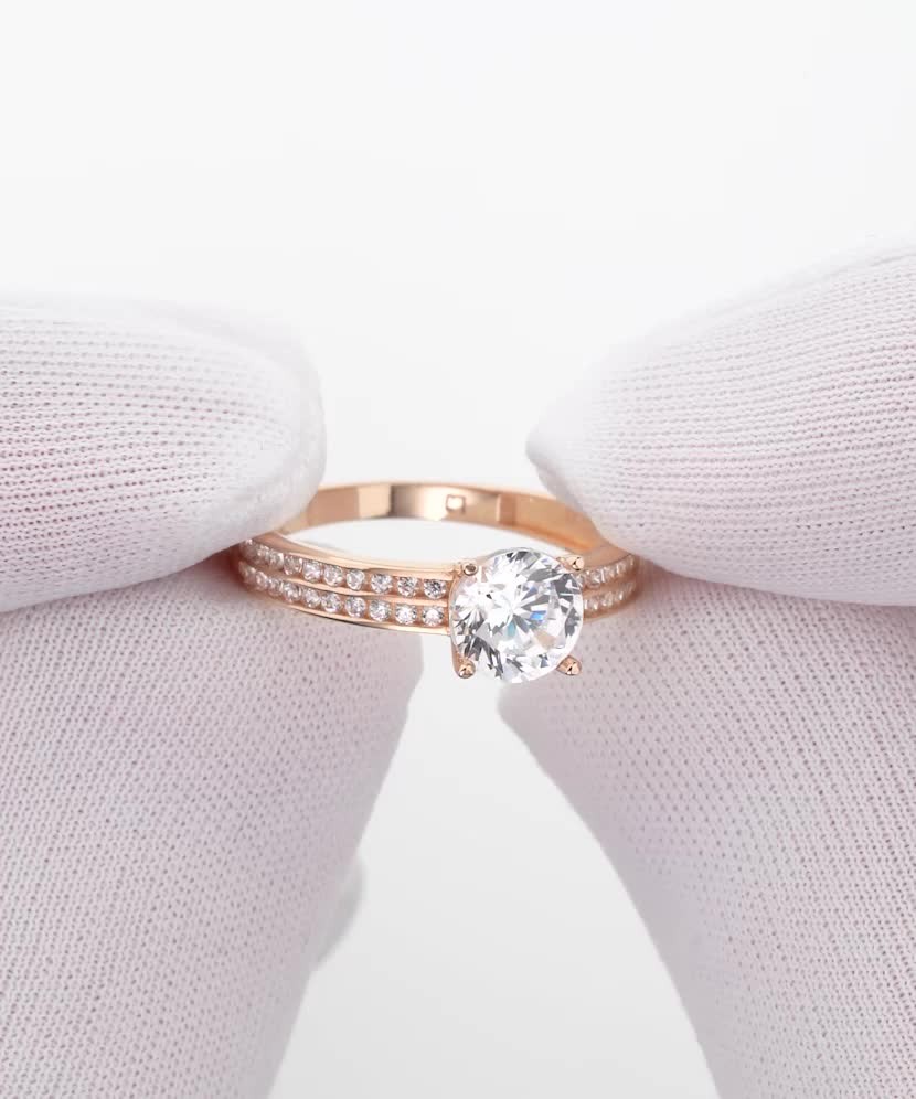 Kultasormus zirkoneilla