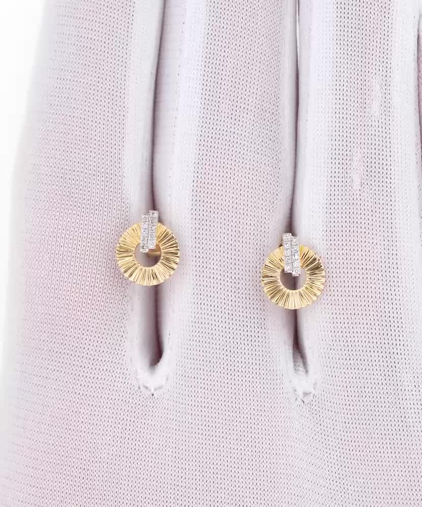 Yellow Gold earrings with diamonds