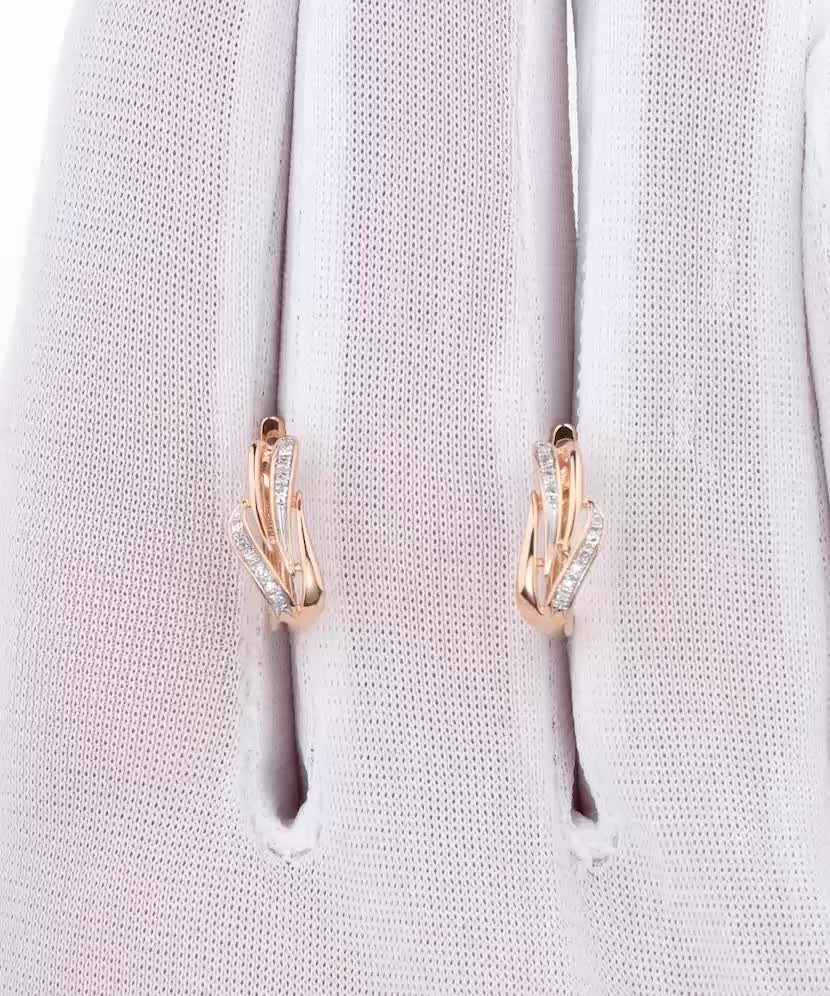 Kultaiset korvakorut timanteilla