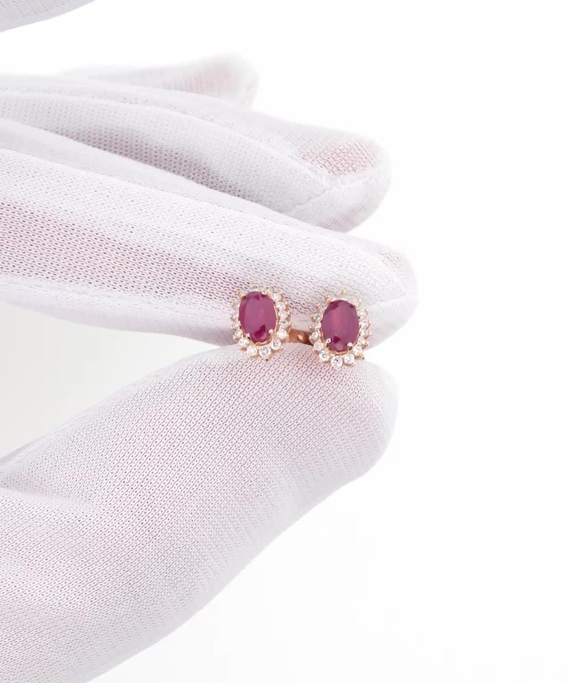 Gold earrings with diamonds and rubies