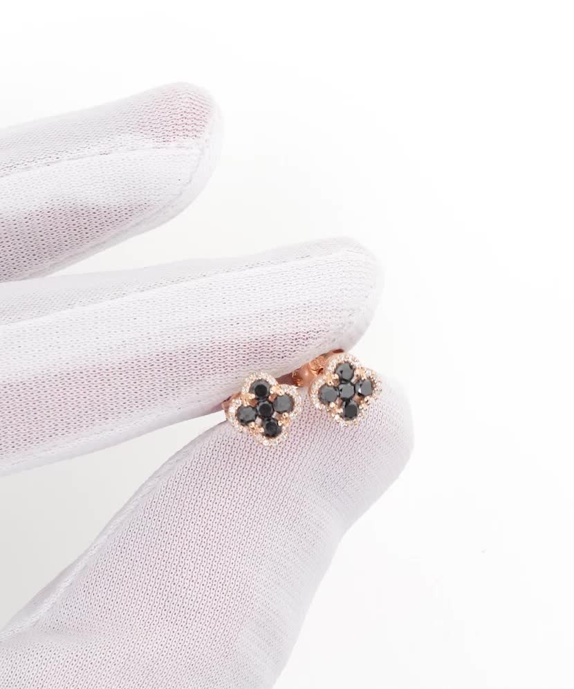 Gold earrings with diamonds